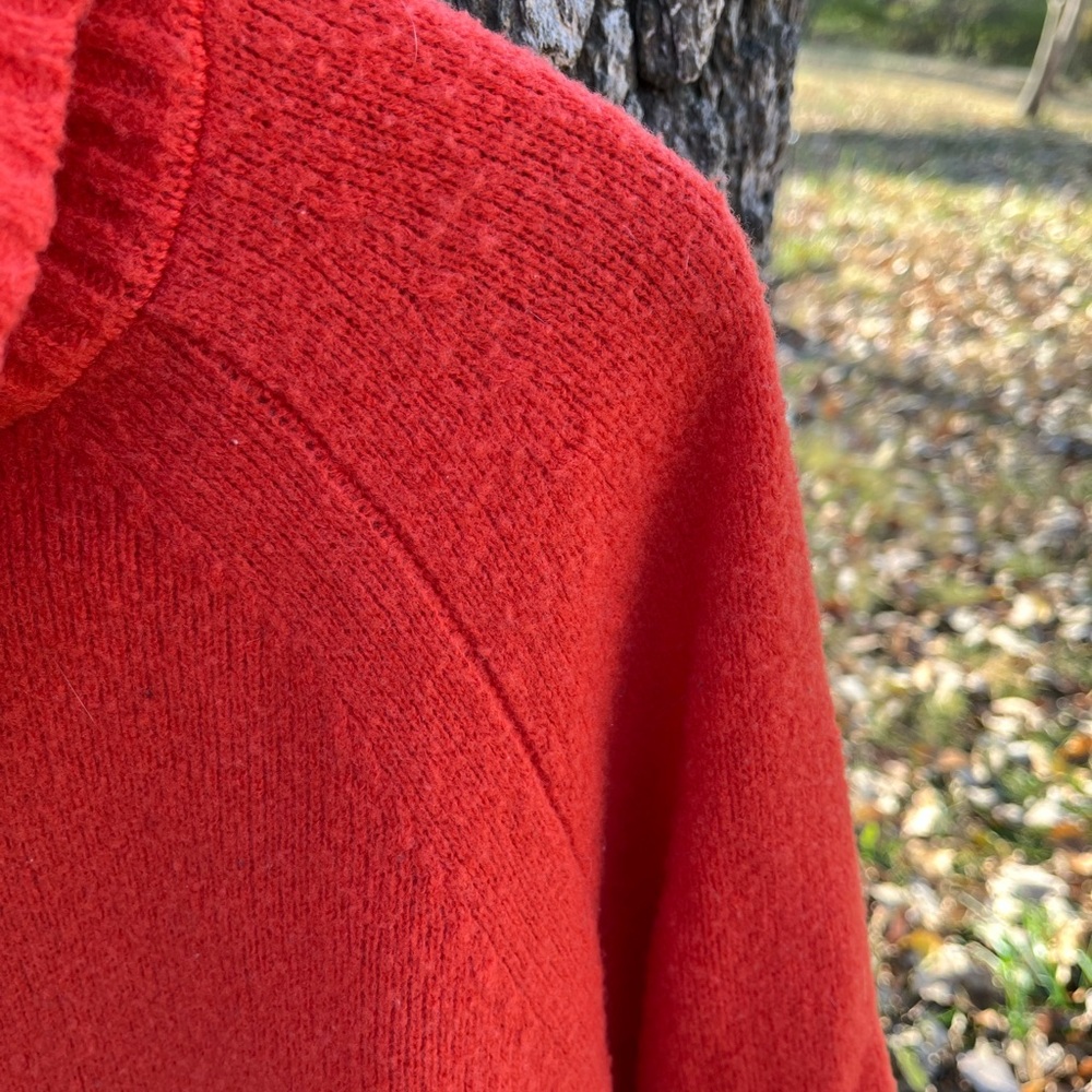 Banana Republic Wool Sweater in size M - Picture 3 of 4